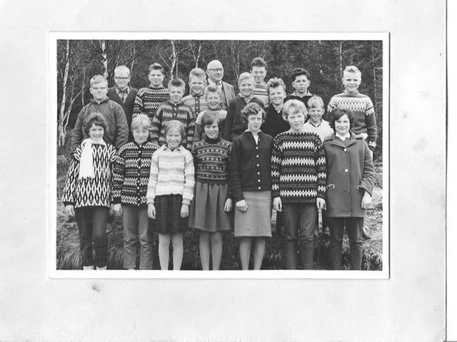 Storskulen på Rekdal skuleåret 1961/62, mitt nest siste år på skulen i heimbygda. Vi gikk 3 årskull i lag. 
