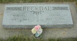 Mange av våre utvandrere vil vi finne gravlagt på kirkegardene i Amerika. Navn ble amerikanisert. Her Elias Rekdal som ble Edward Reckdal.