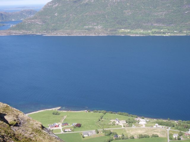 Her fra Rekdal og over til Klauset på Otrøya bør Romsdalsfjorden krysses.